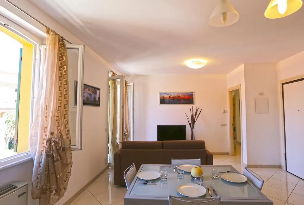 Apartament Libra Flexyrent Rapallo 0*,